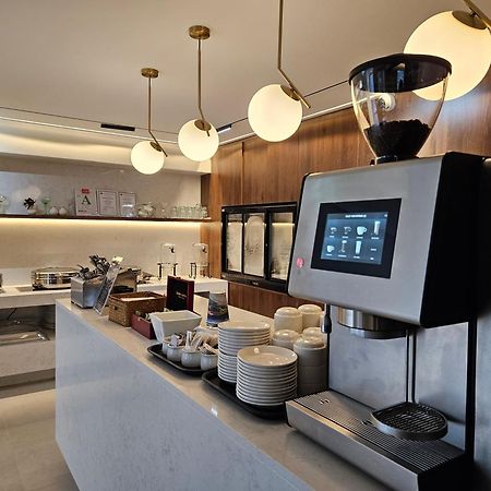 Best Western Newmarket Inn & Suites Окленд Экстерьер фото