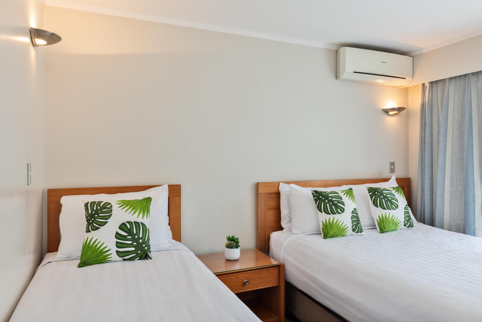 Best Western Newmarket Inn & Suites Окленд Экстерьер фото